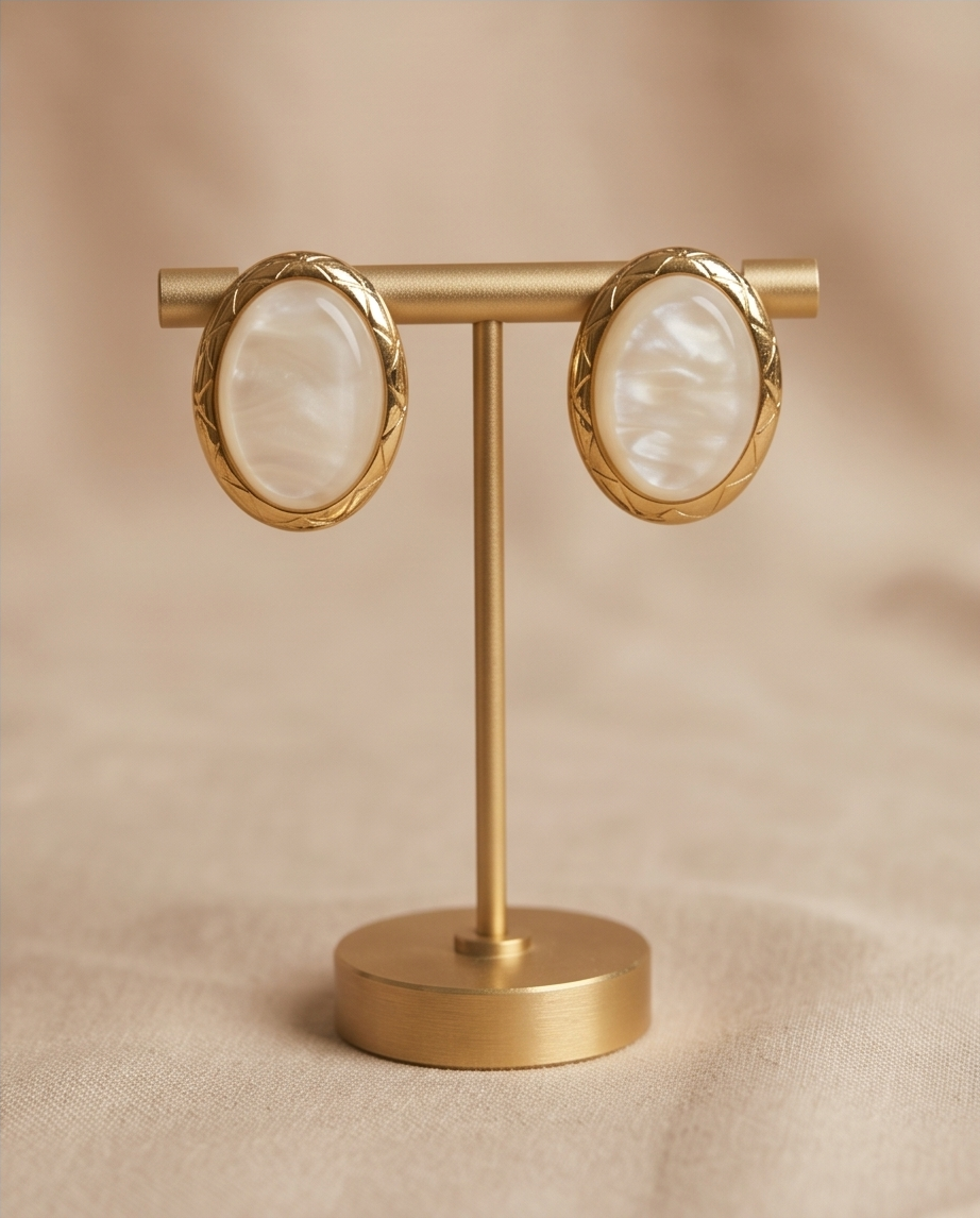 Brinco Oval Pérola Madrepérola Dourado Clássico