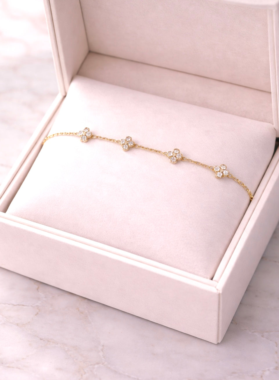 Pulseira mini flôr dourada
